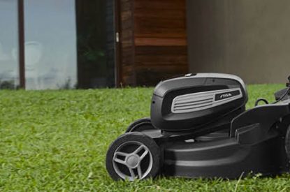 Hoe moet je het gazon onderhouden in de zomer?