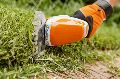 Een compacte gras- en buxusschaar (Stihl HSA 26)